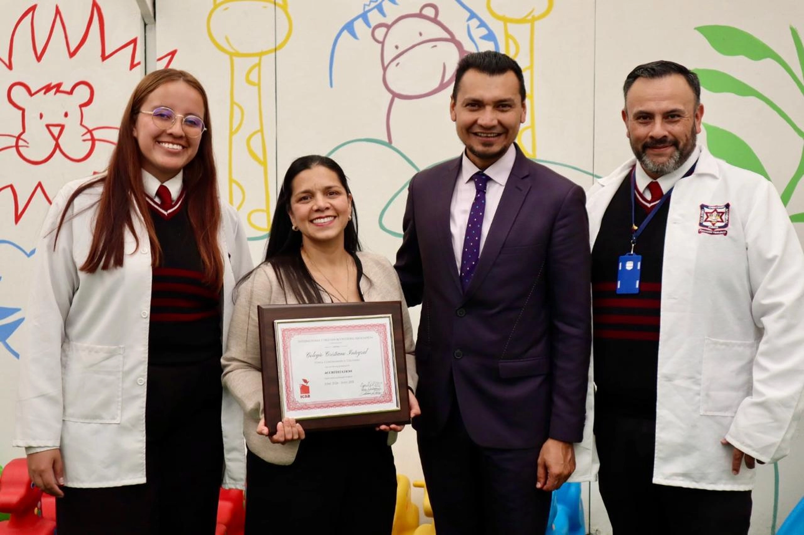 Directivos y docentes del Colegio Cristiano Integral